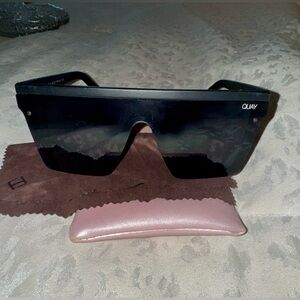 Quay Australia “Hindsight” Sunnies!